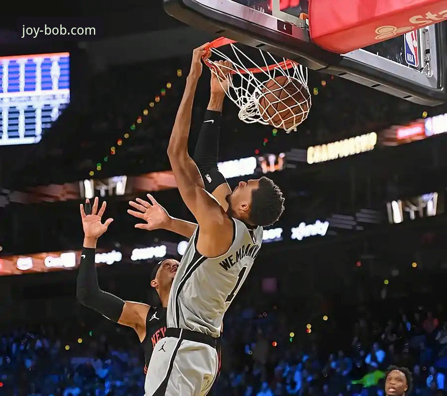 NBA季后赛最新动态：尼克斯140-89狂胜老鹰创队史纪录，首支晋级半决赛球队诞生